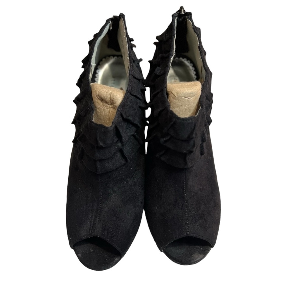 Attention Woman’s Black Suede-like Ruffled Open-Toe Heels Sz 7